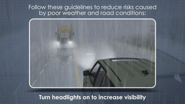 有几种方法可以减少恶劣天气和道路状况造成的风险，包括在能见度较差时使用前灯