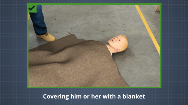 急救援助涉及呼吁合格的医疗援助，让人躺下，并覆盖像毯子这样的东西。